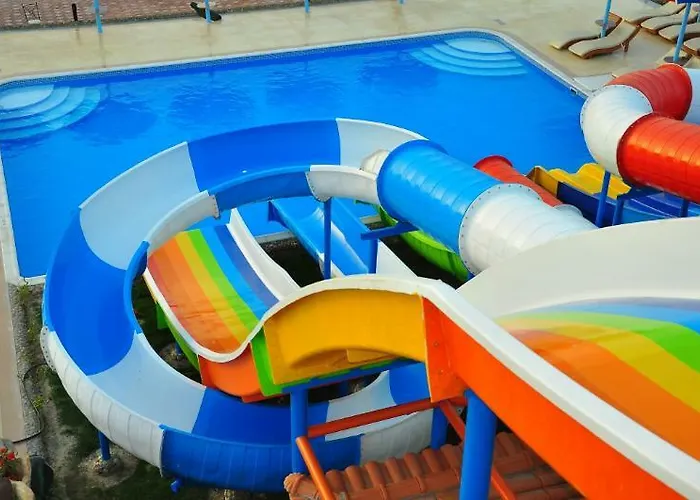 Hawaii Caesar Dreams And Aqua Park - Families And Couples 5*