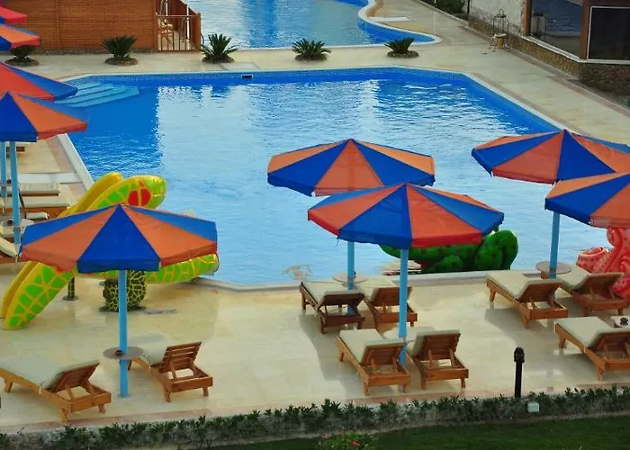 Hawaii Caesar Dreams And Aqua Park - Families And Couples Gurdaka